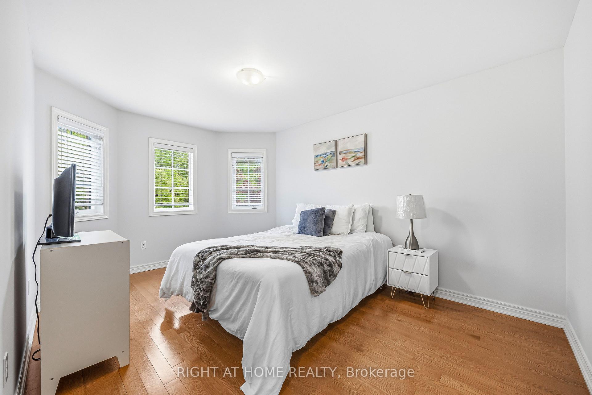 Photo 21 of 2275 Whitecliffe Way, Oakville, Westmount — HOMEH
