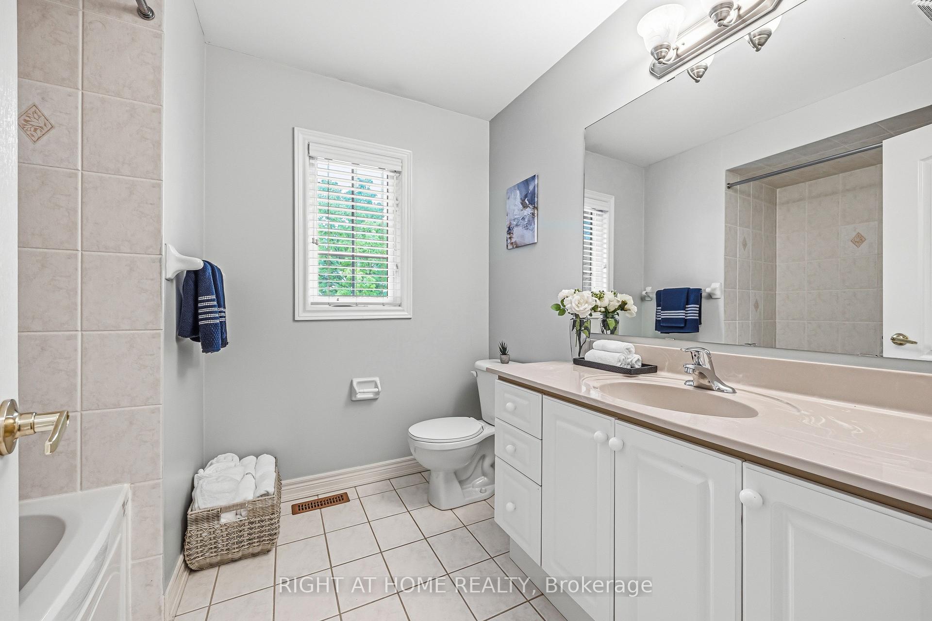 Photo 22 of 2275 Whitecliffe Way, Oakville, Westmount — HOMEH