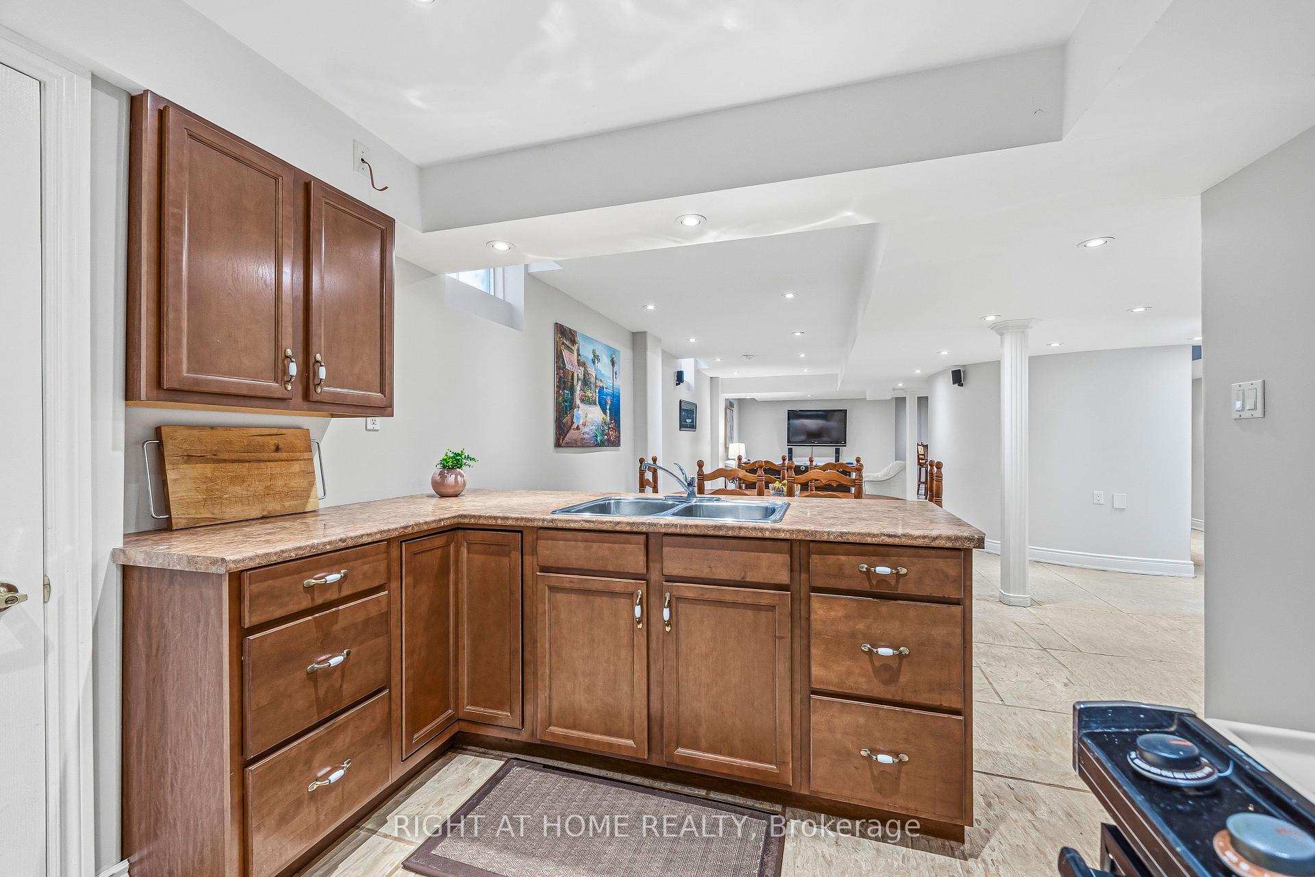 Photo 27 of 2275 Whitecliffe Way, Oakville, Westmount — HOMEH