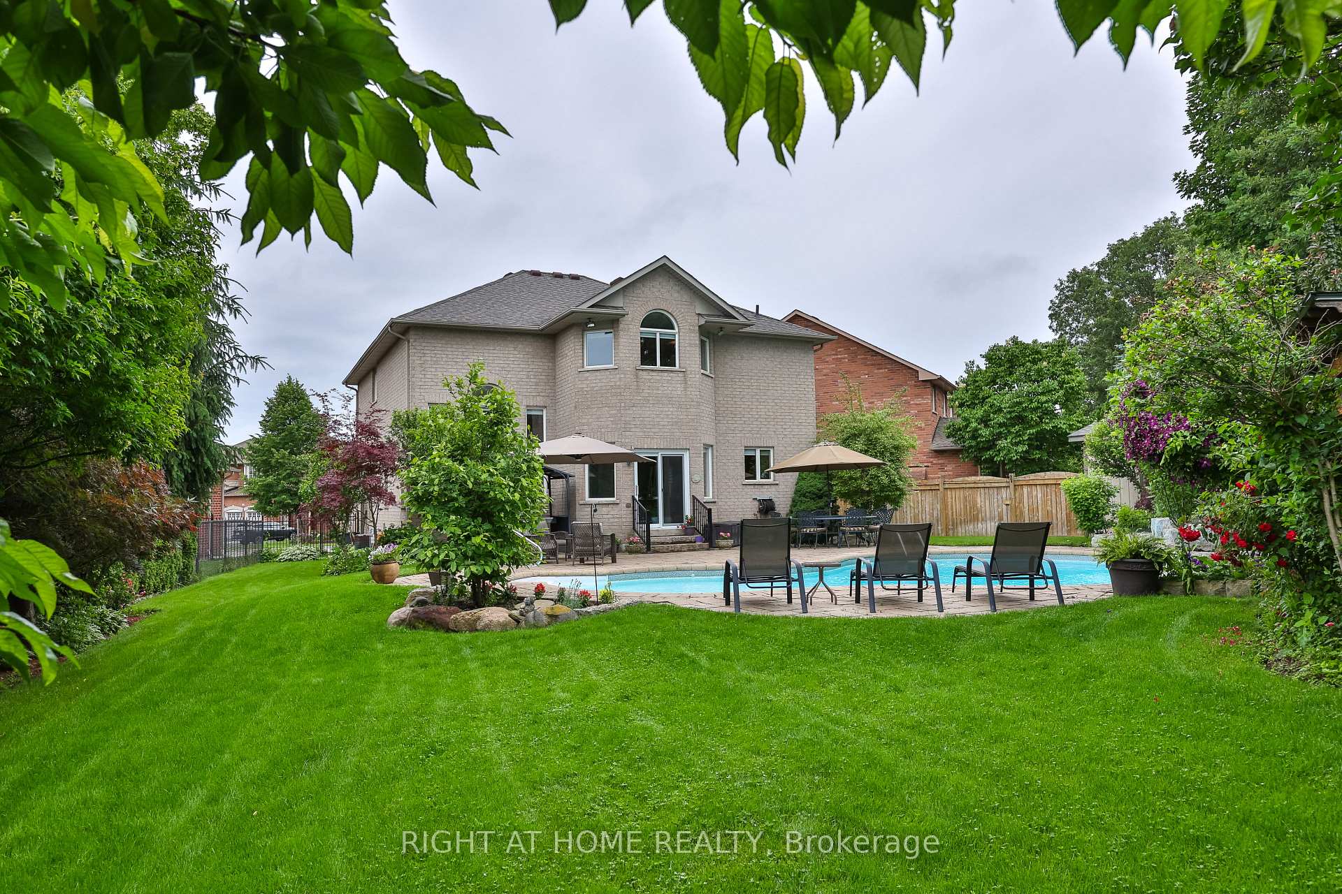 Photo 35 of 2275 Whitecliffe Way, Oakville, Westmount — HOMEH