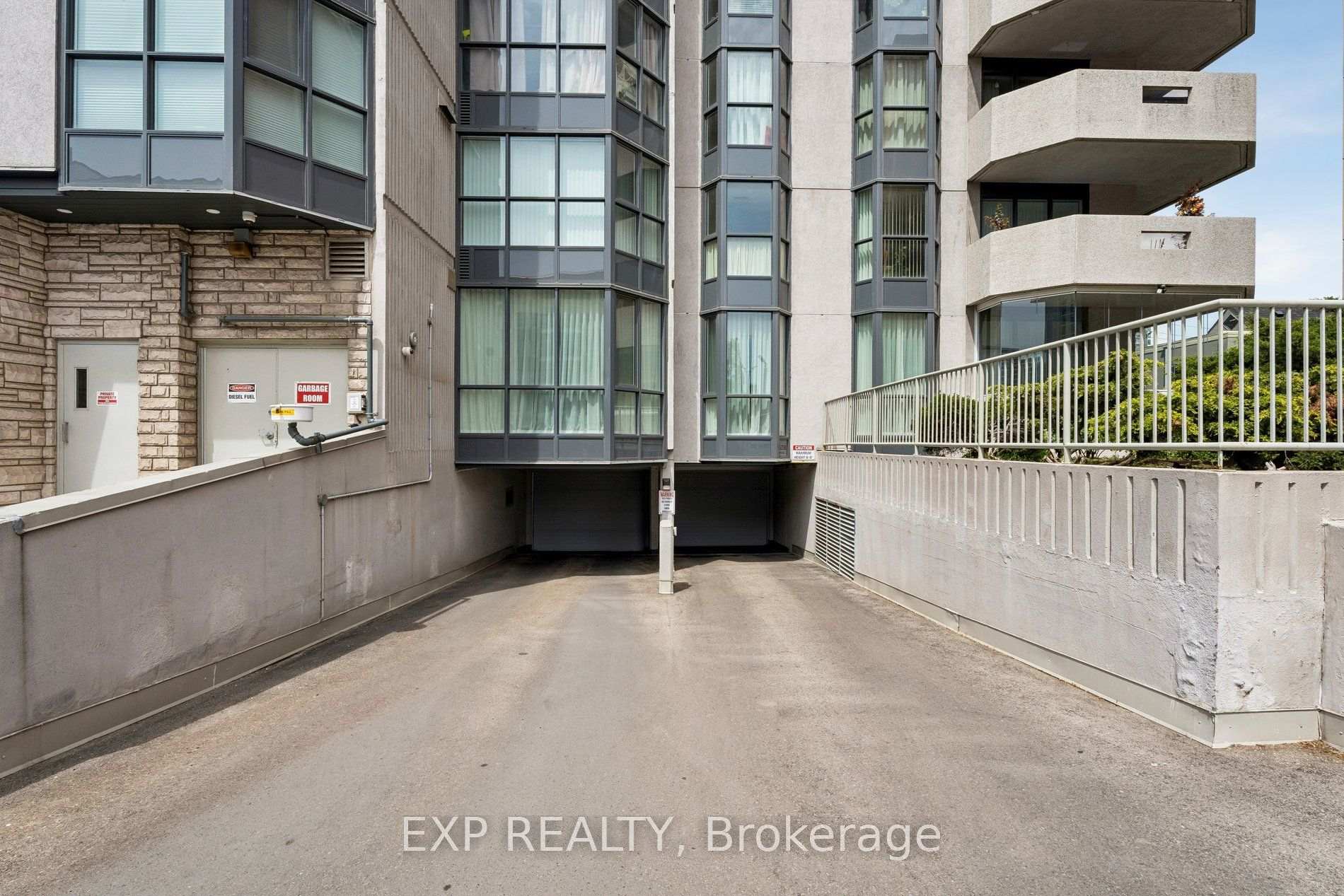 Photo 4 of Unit 1304, 67 Caroline Street S, Hamilton, Durand — HOMEH