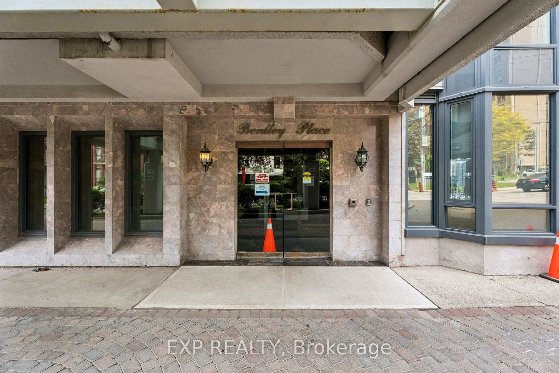 Photo 5 of Unit 1304, 67 Caroline Street S, Hamilton, Durand — HOMEH