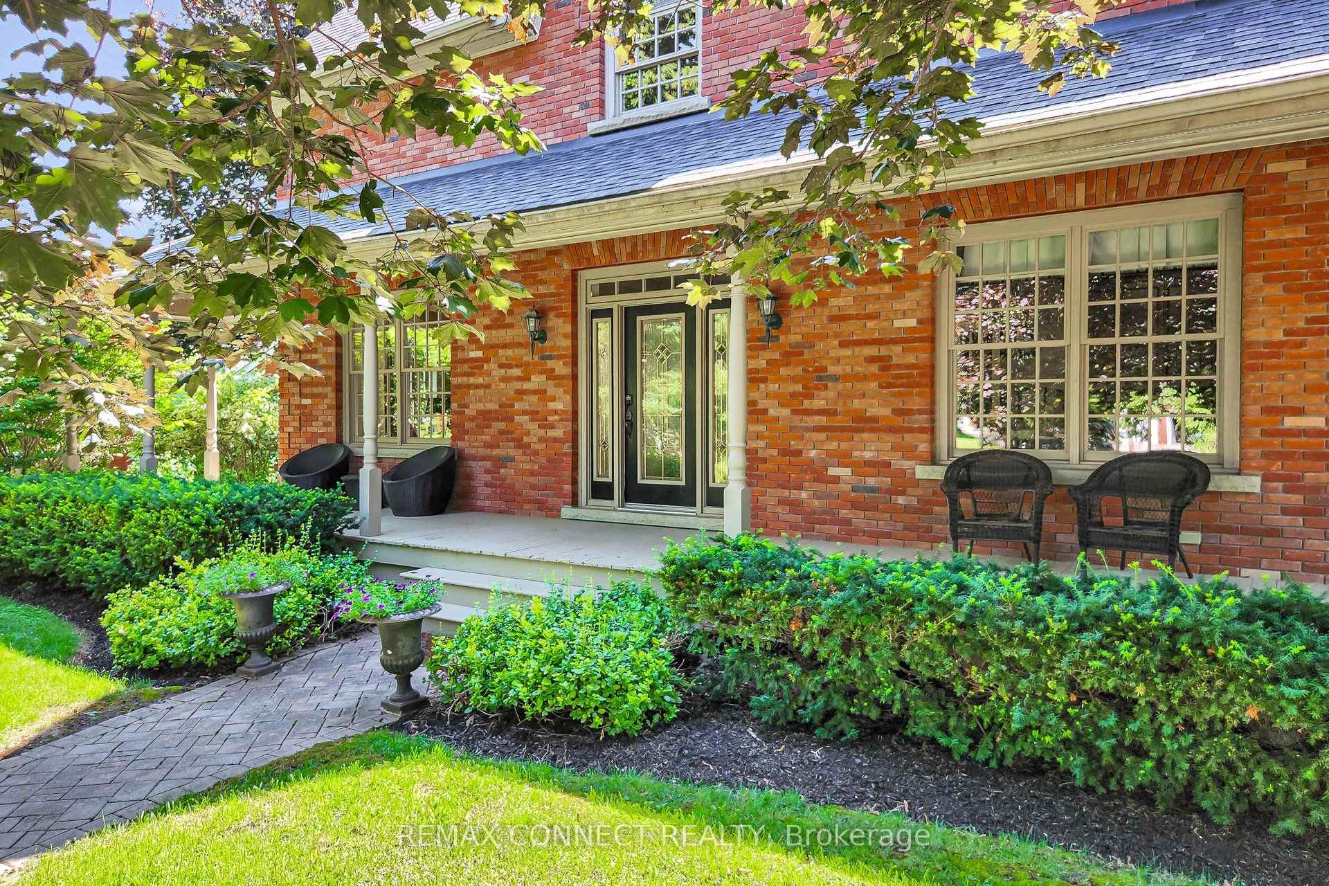 Photo 3 of 255 Loretta Crescent, Whitchurch-Stouffville, Stouffville — HOMEH