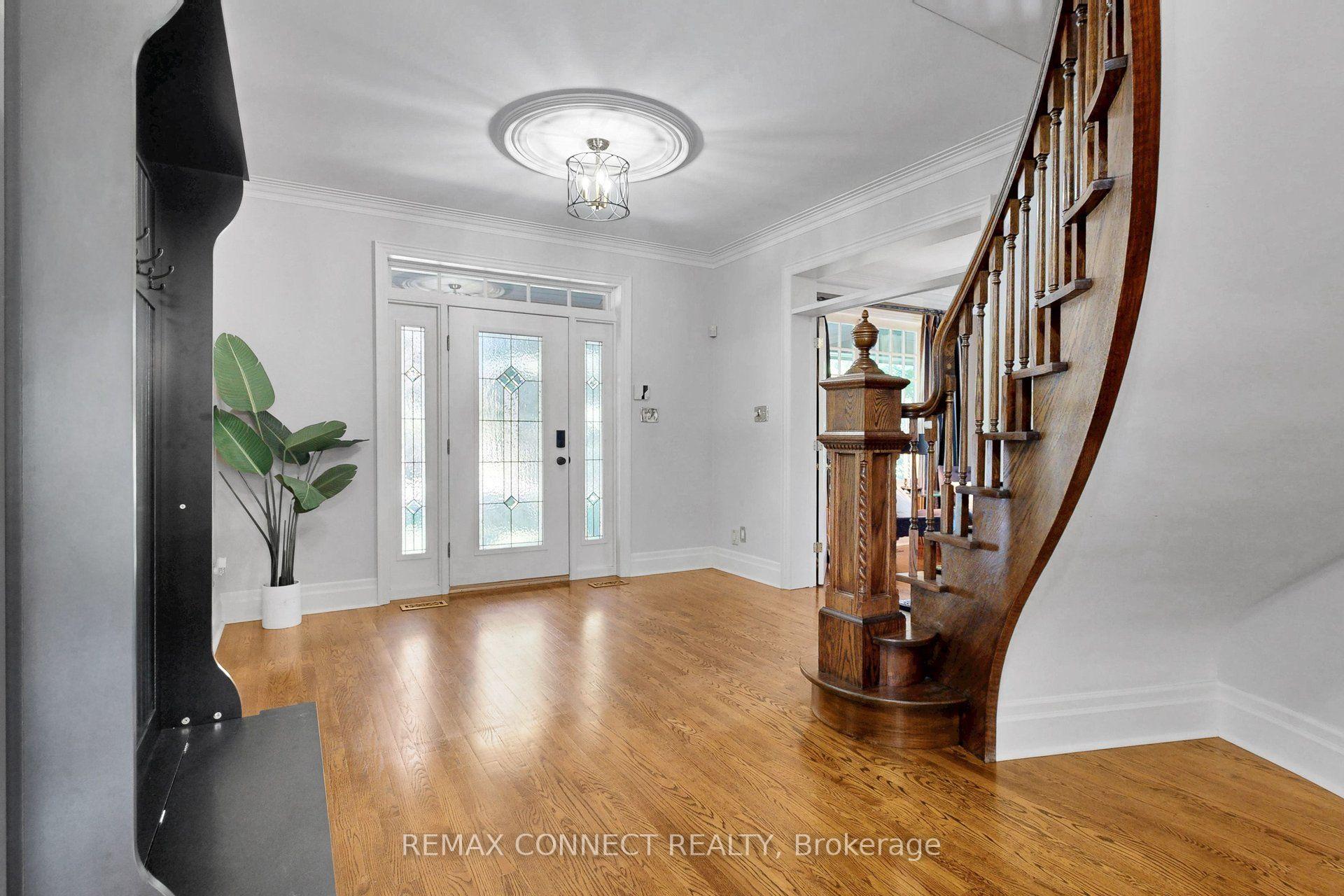Photo 4 of 255 Loretta Crescent, Whitchurch-Stouffville, Stouffville — HOMEH