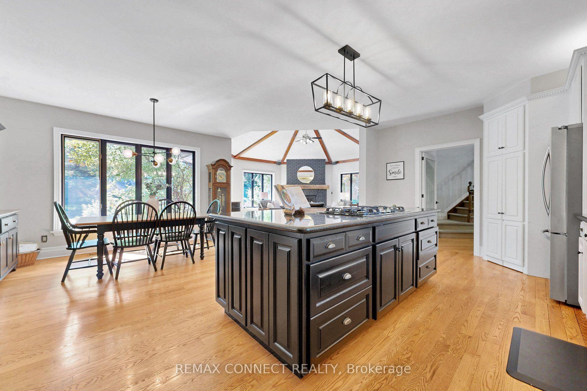 Photo 16 of 255 Loretta Crescent, Whitchurch-Stouffville, Stouffville — HOMEH