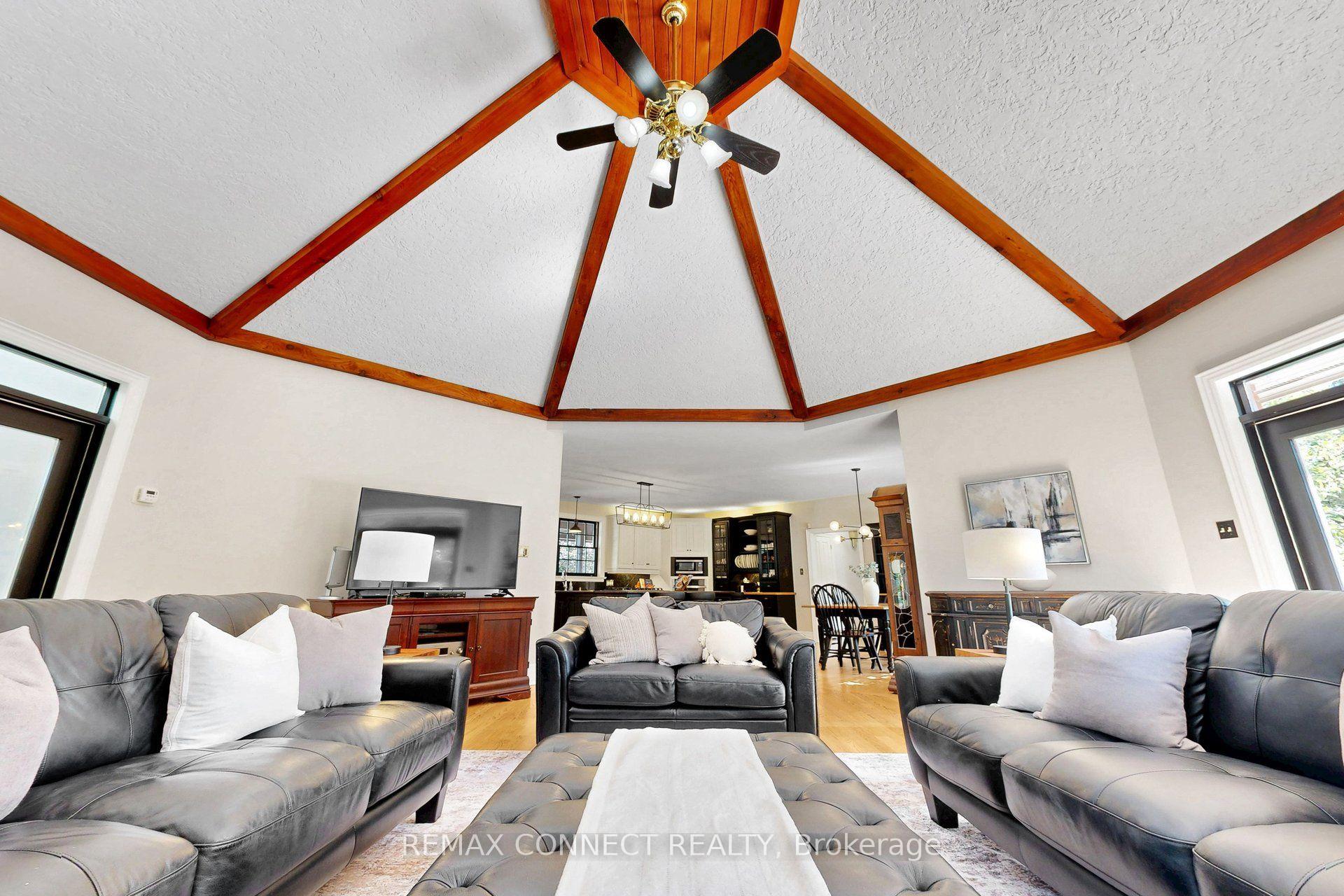 Photo 18 of 255 Loretta Crescent, Whitchurch-Stouffville, Stouffville — HOMEH