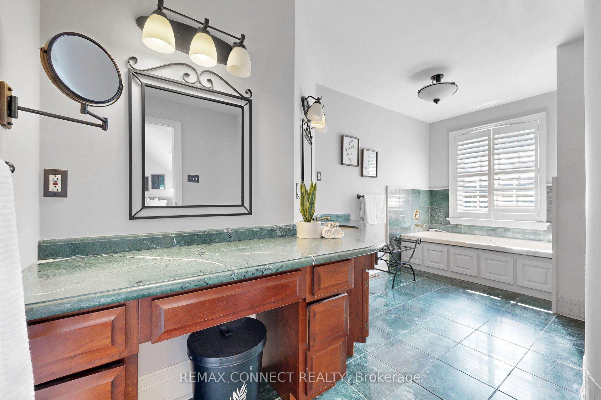 Photo 34 of 255 Loretta Crescent, Whitchurch-Stouffville, Stouffville — HOMEH