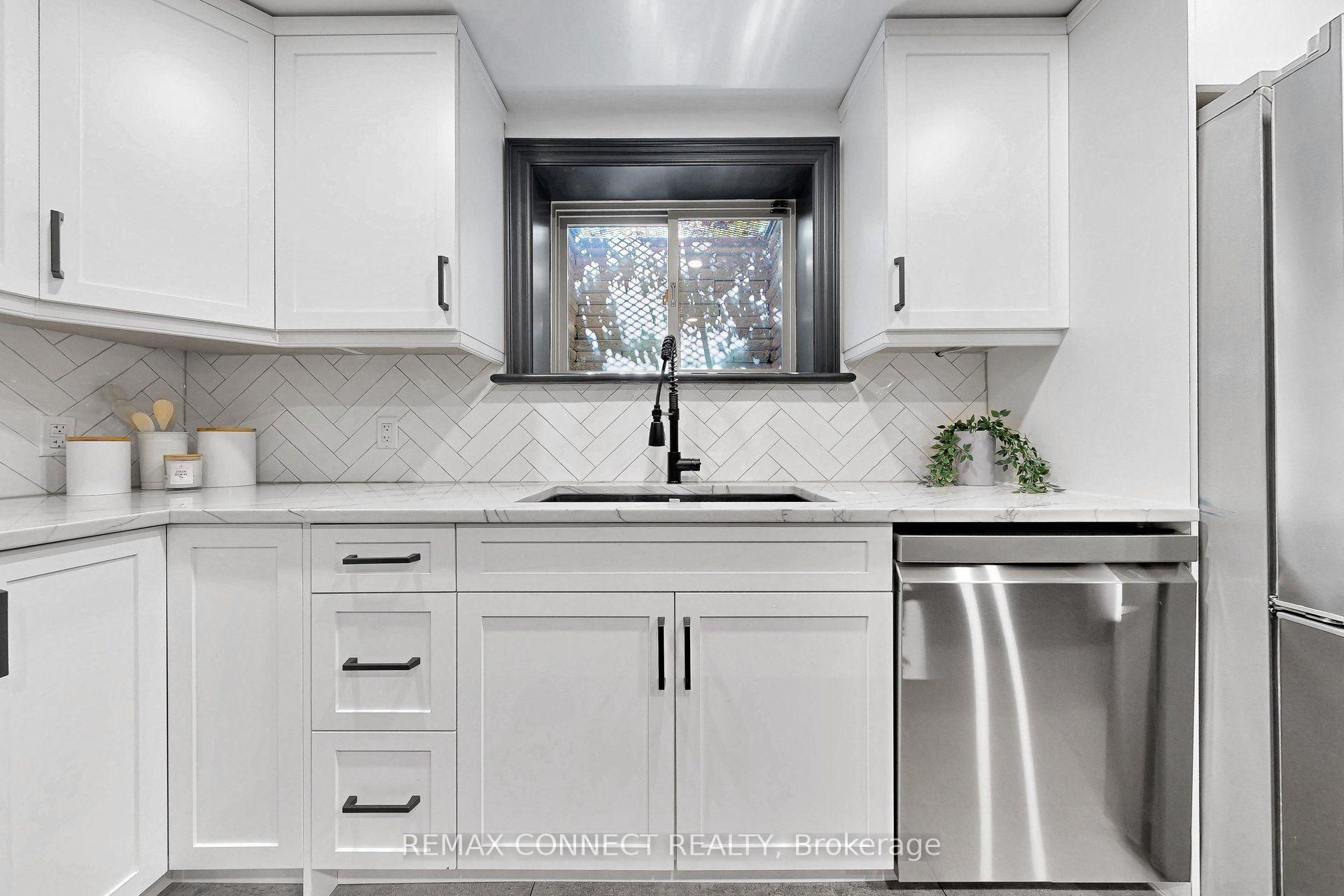 Photo 43 of 255 Loretta Crescent, Whitchurch-Stouffville, Stouffville — HOMEH