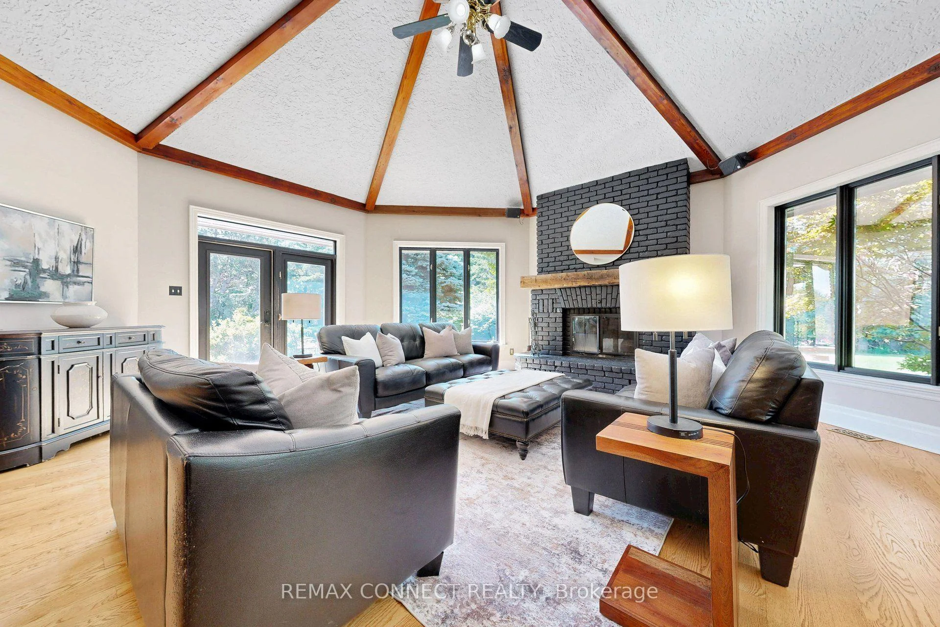 Photo 19 of 255 Loretta Crescent, Whitchurch-Stouffville, Stouffville — HOMEH