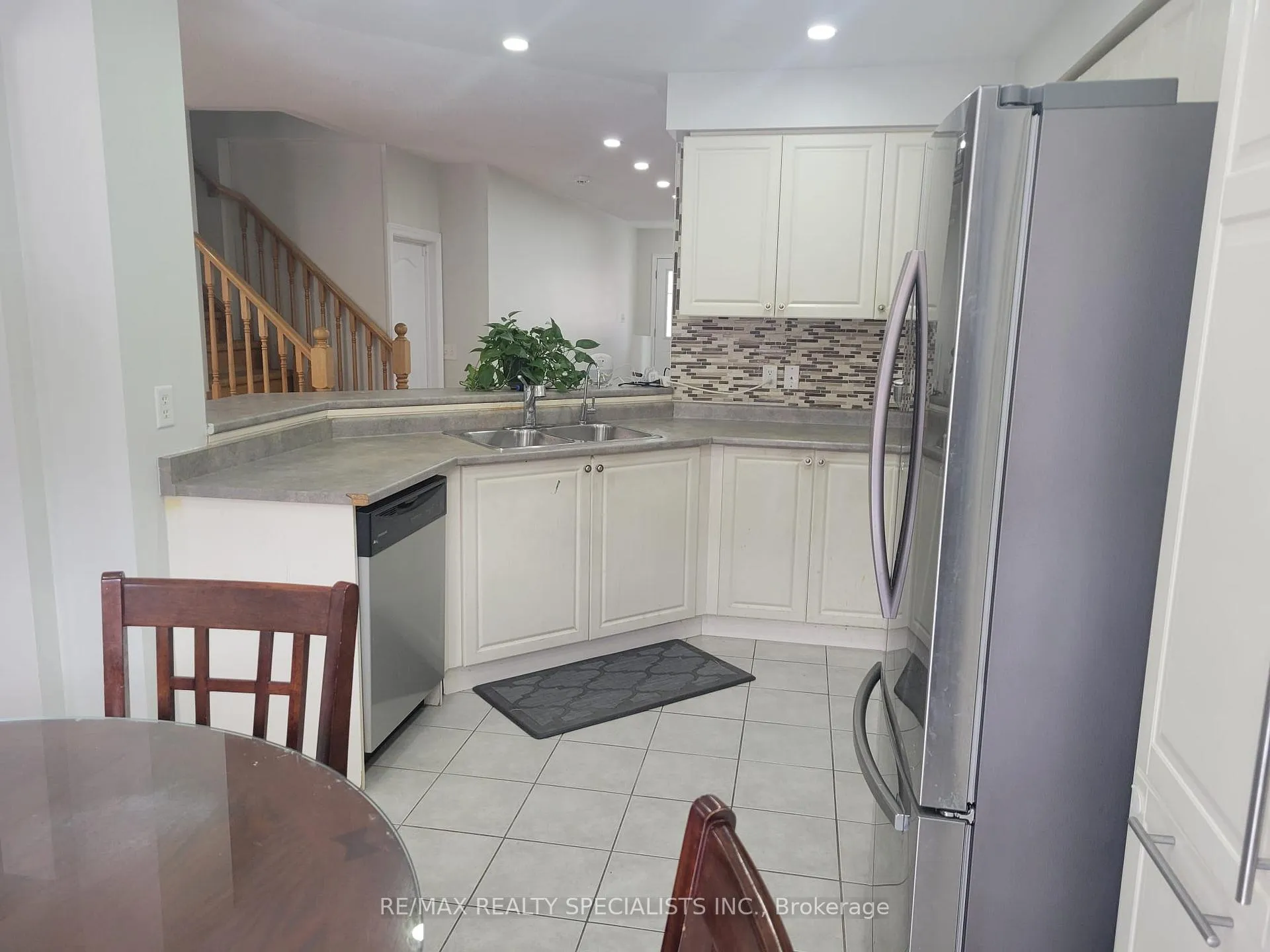 Photo 7 of Unit MAIN&UP, 26 Haverty Trail, Brampton, Northwest Brampton — HOMEH