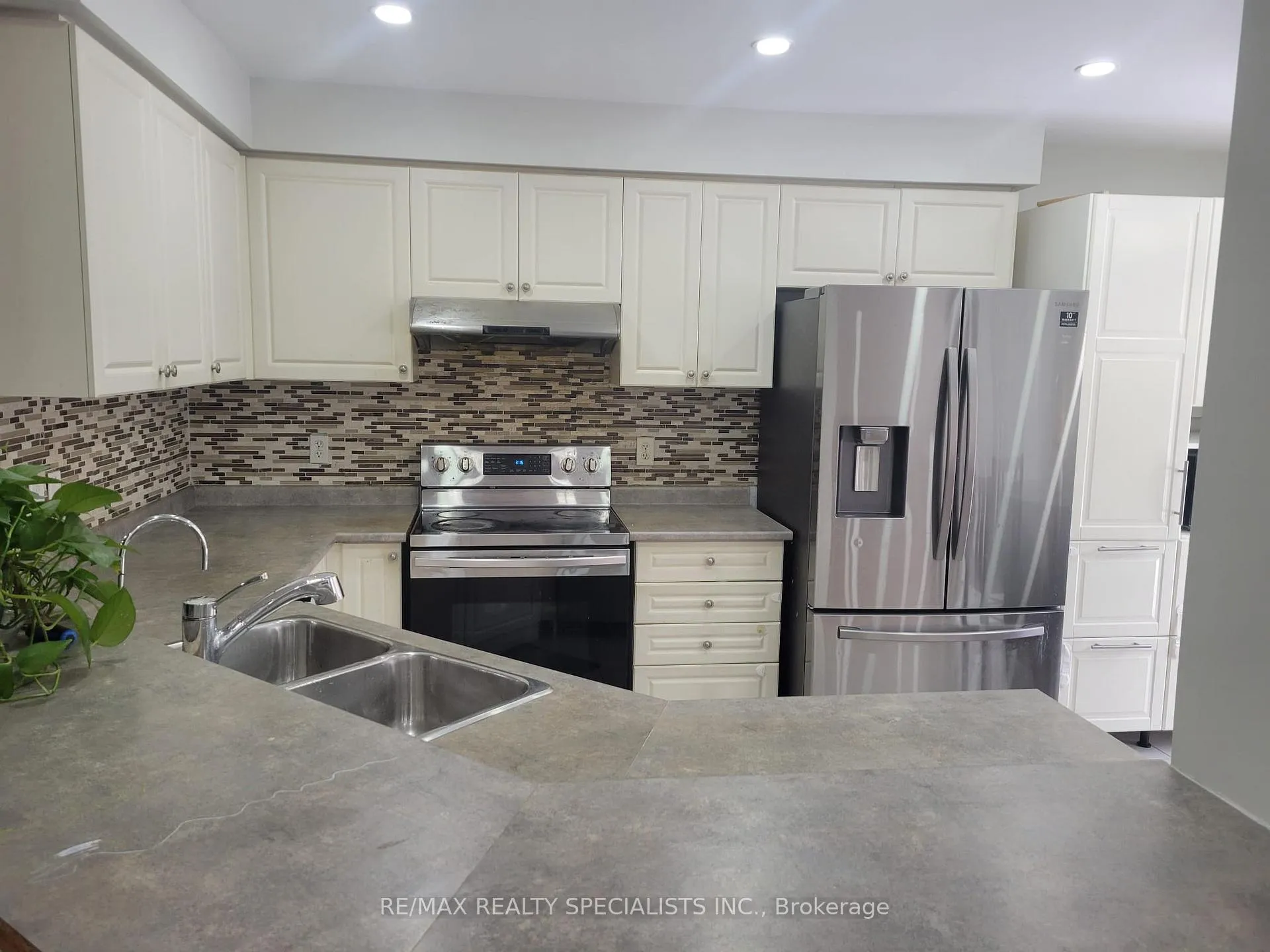 Photo 8 of Unit MAIN&UP, 26 Haverty Trail, Brampton, Northwest Brampton — HOMEH