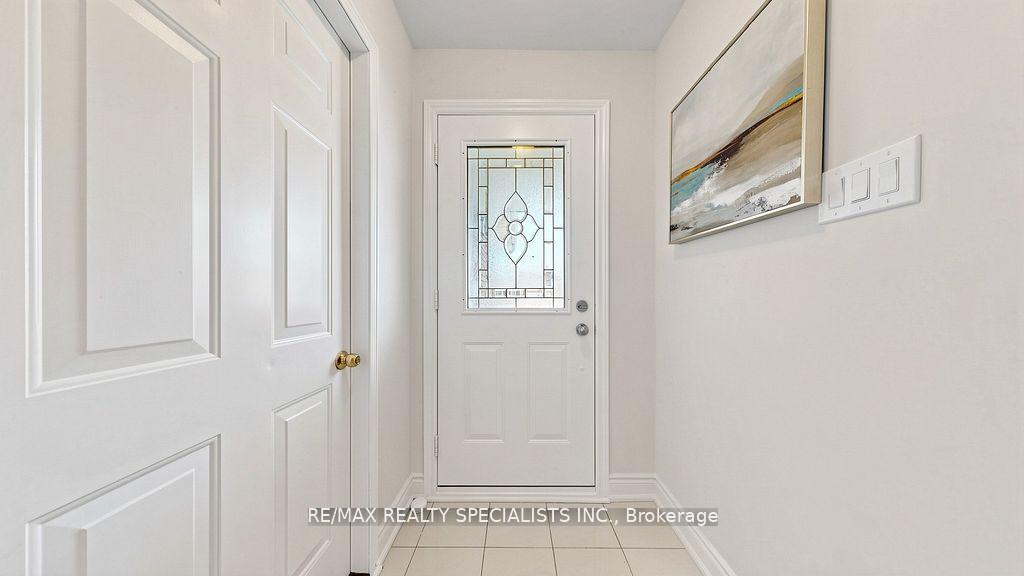 Photo 4 of 59 Sunforest Drive, Brampton, Heart Lake West — HOMEH