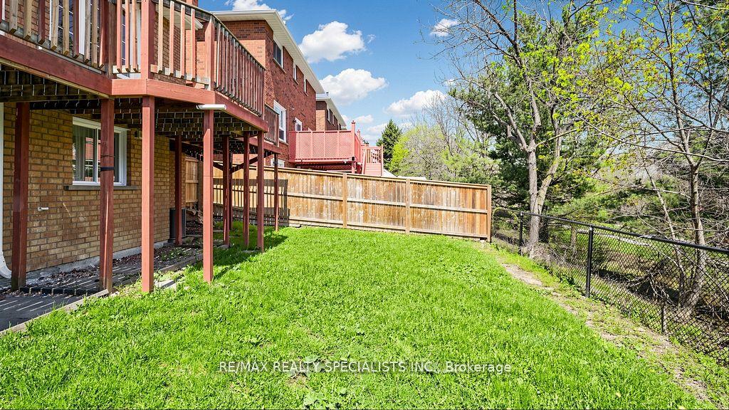 Photo 5 of 59 Sunforest Drive, Brampton, Heart Lake West — HOMEH