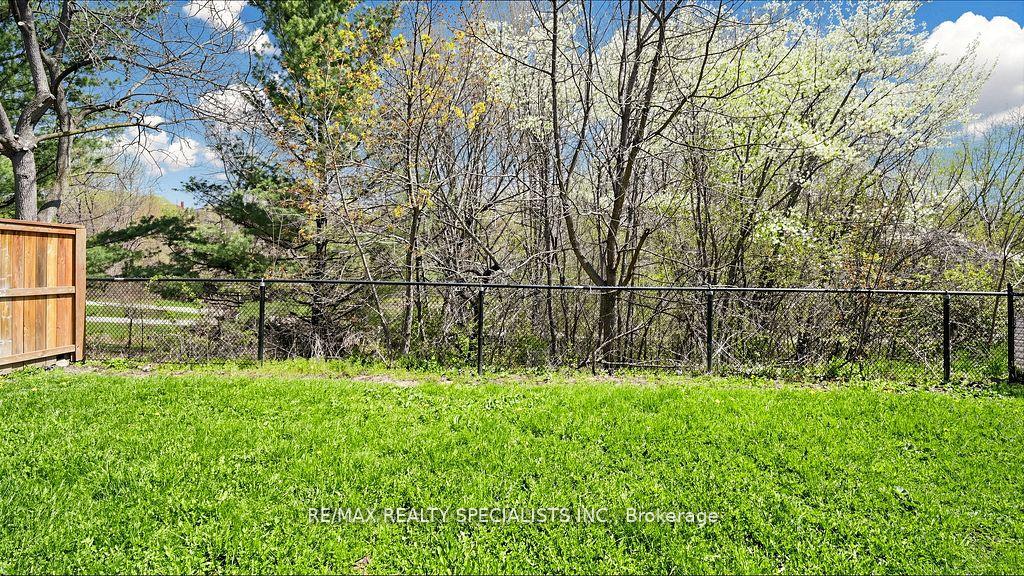 Photo 6 of 59 Sunforest Drive, Brampton, Heart Lake West — HOMEH