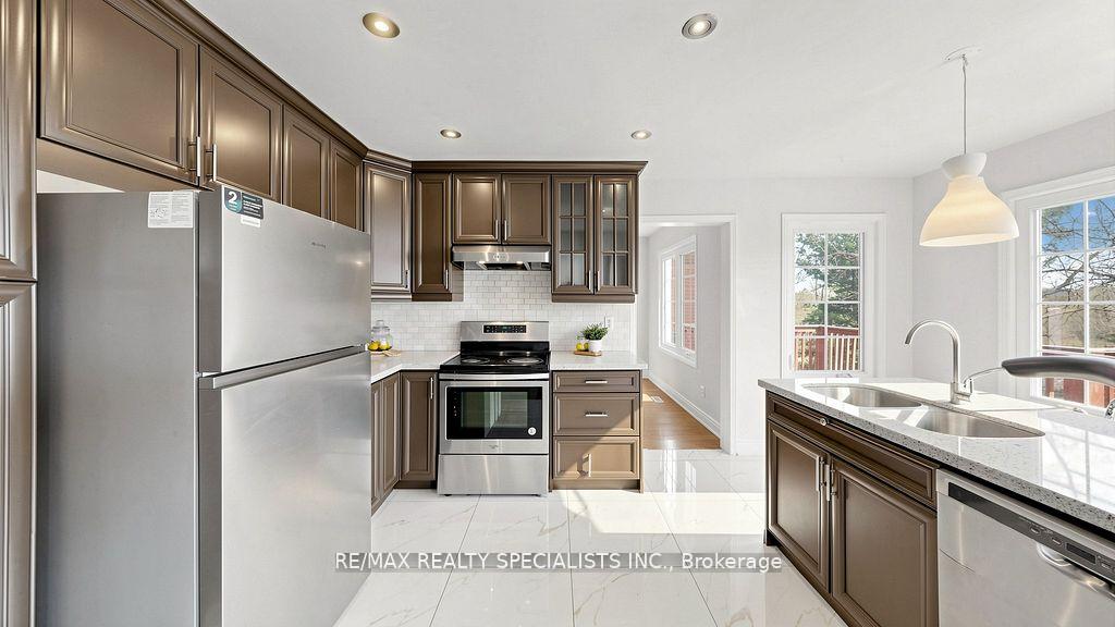 Photo 8 of 59 Sunforest Drive, Brampton, Heart Lake West — HOMEH