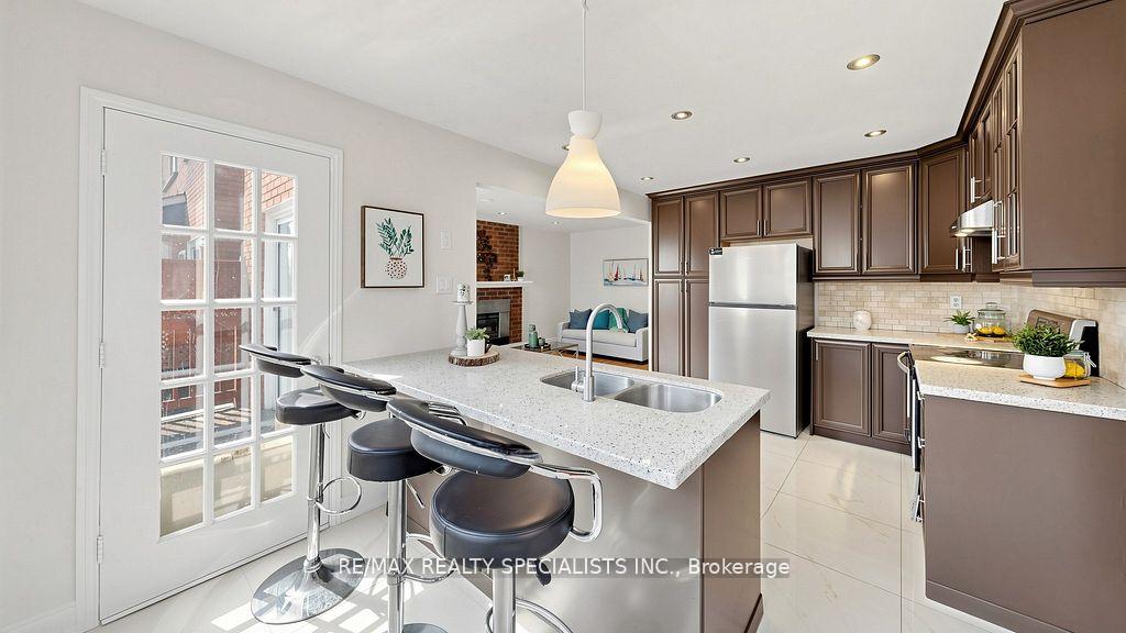 Photo 10 of 59 Sunforest Drive, Brampton, Heart Lake West — HOMEH