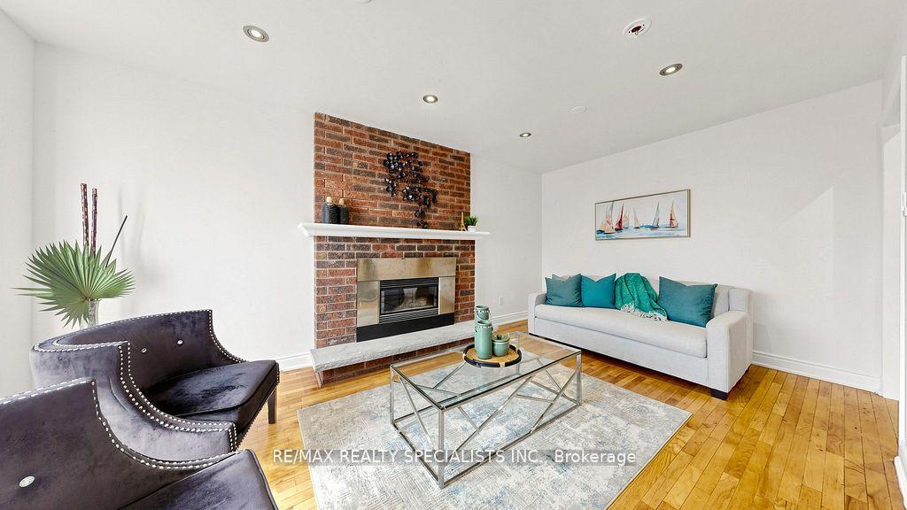 Photo 15 of 59 Sunforest Drive, Brampton, Heart Lake West — HOMEH