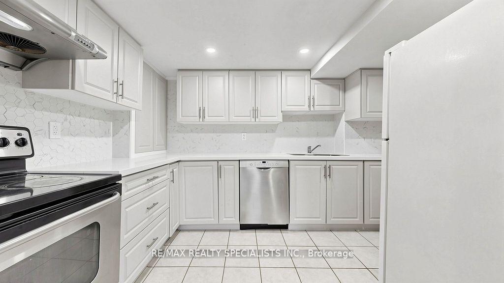Photo 24 of 59 Sunforest Drive, Brampton, Heart Lake West — HOMEH