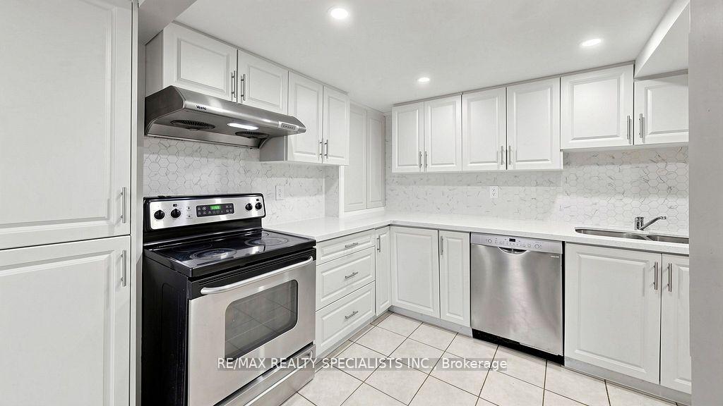 Photo 25 of 59 Sunforest Drive, Brampton, Heart Lake West — HOMEH