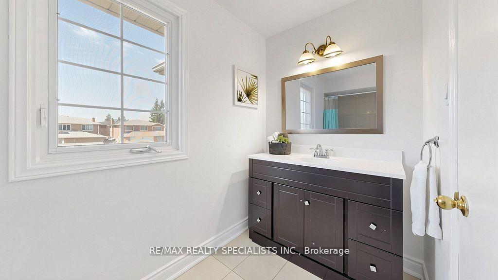 Photo 34 of 59 Sunforest Drive, Brampton, Heart Lake West — HOMEH