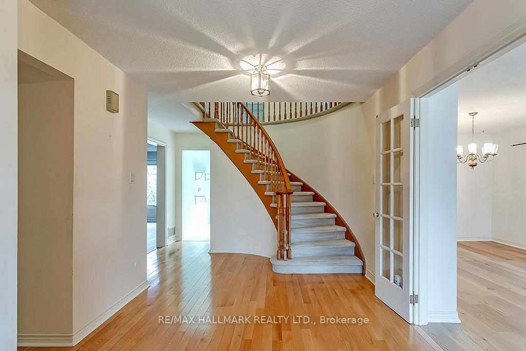 Photo 2 of 1361 Monks Passage, Oakville, Glen Abbey — HOMEH