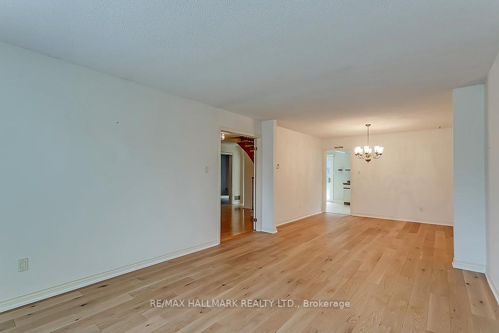 Photo 3 of 1361 Monks Passage, Oakville, Glen Abbey — HOMEH