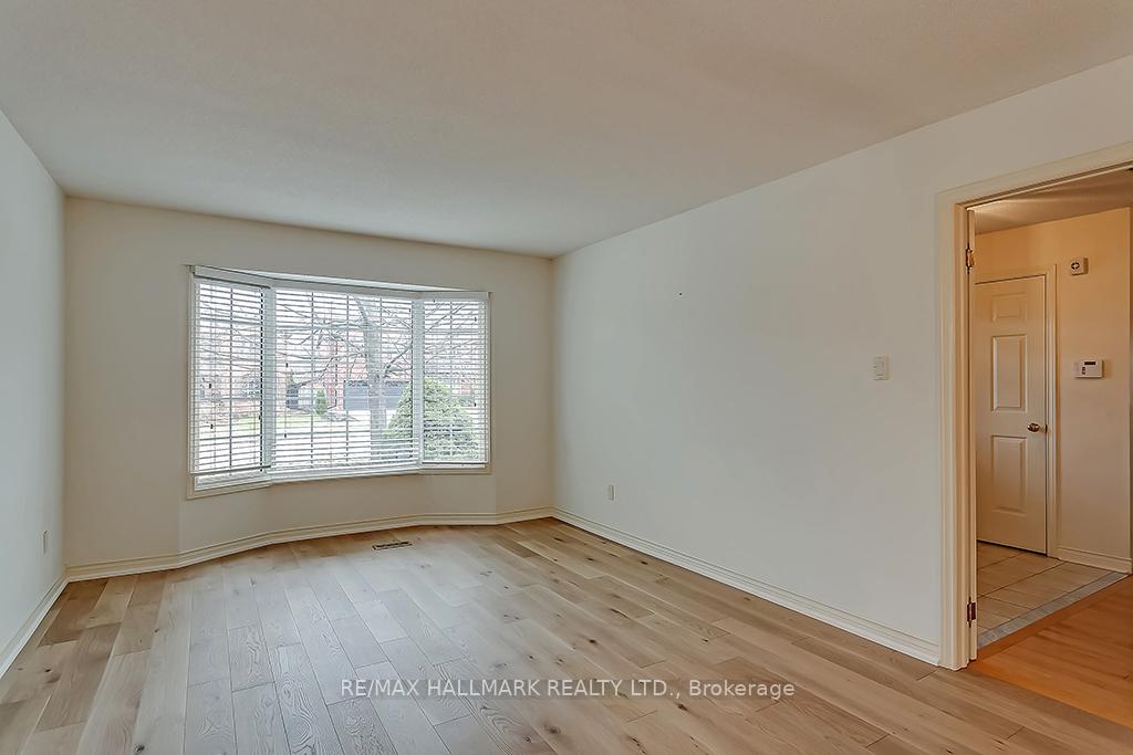 Photo 4 of 1361 Monks Passage, Oakville, Glen Abbey — HOMEH