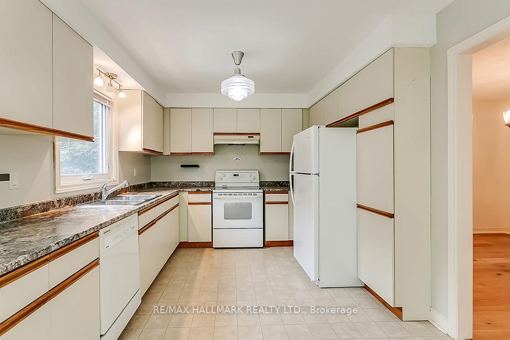 Photo 7 of 1361 Monks Passage, Oakville, Glen Abbey — HOMEH