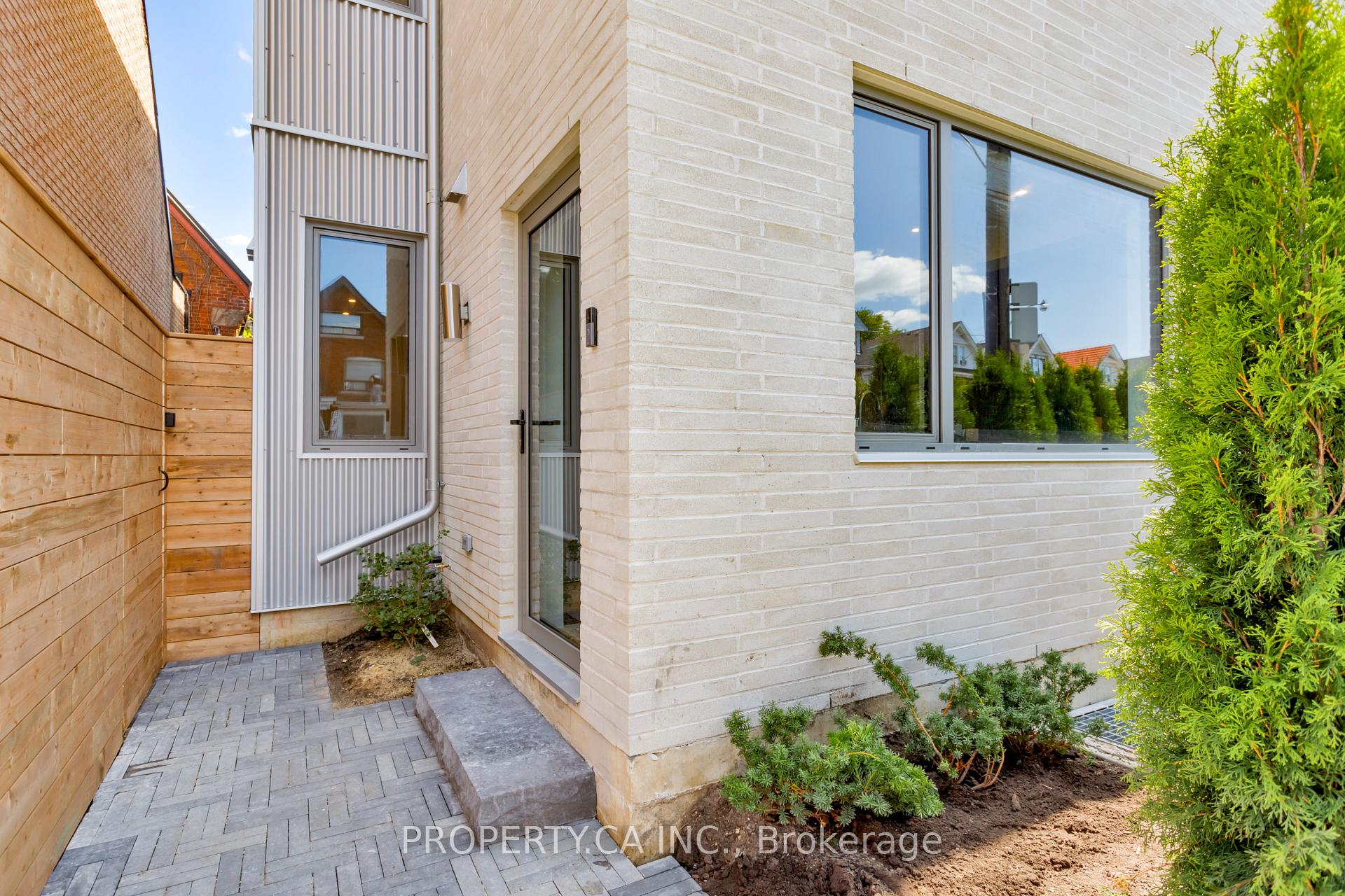 Photo 3 of Unit Unit #1, 301 Keele Street, Toronto, Junction Area — HOMEH