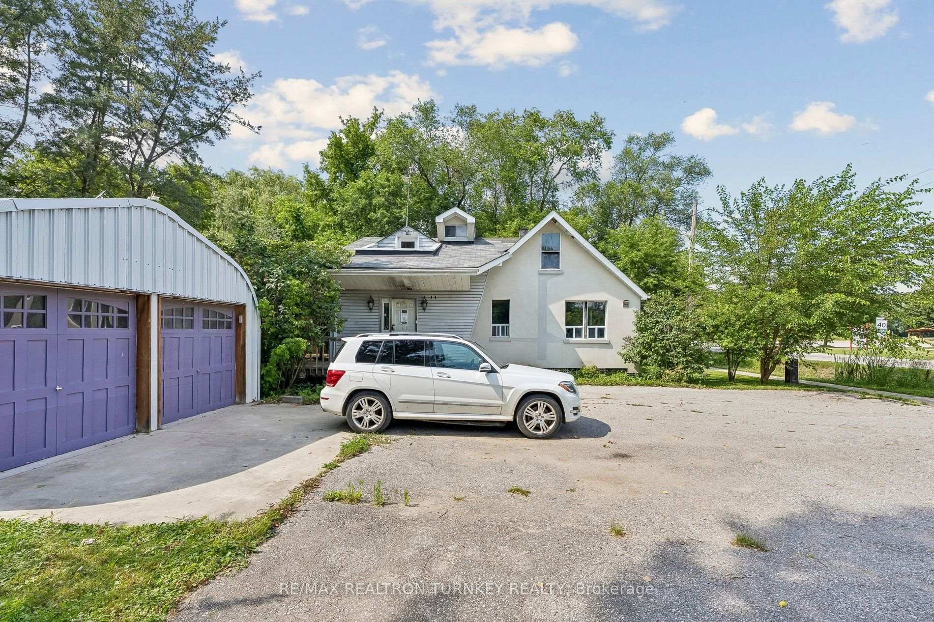 Photo 13 of 18930 Dufferin Street, King, Rural King — HOMEH