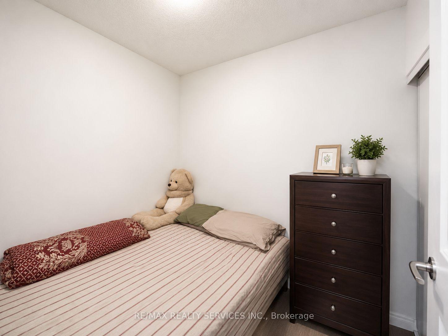 Photo 3 of Unit 2108, 202 Burnhamthorpe Road E, Mississauga, Mississauga Valleys — HOMEH