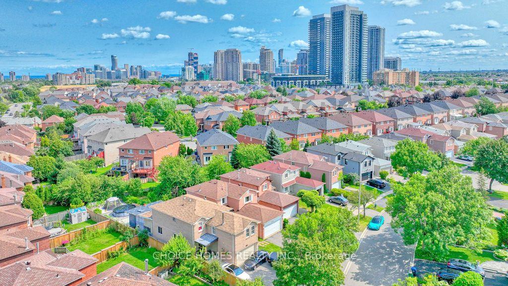 Photo 7 of 162 Clansman Trail, Mississauga, Hurontario — HOMEH
