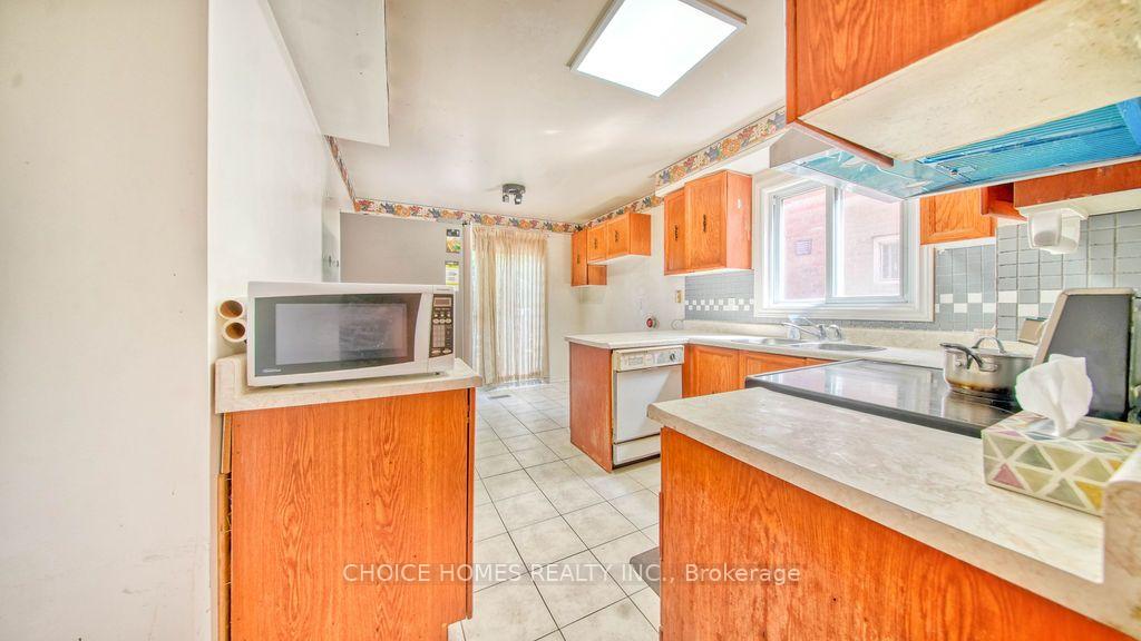 Photo 12 of 162 Clansman Trail, Mississauga, Hurontario — HOMEH