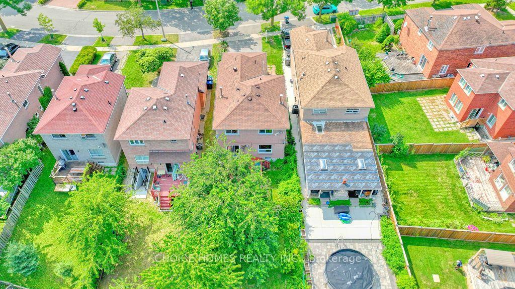 Photo 44 of 162 Clansman Trail, Mississauga, Hurontario — HOMEH