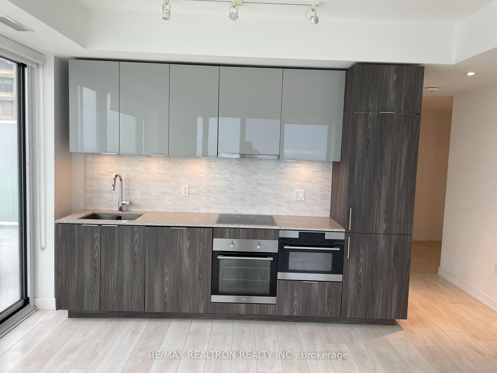 Photo 4 of Unit 2404, 15 Queens Quay E, Toronto, Waterfront Communities — HOMEH
