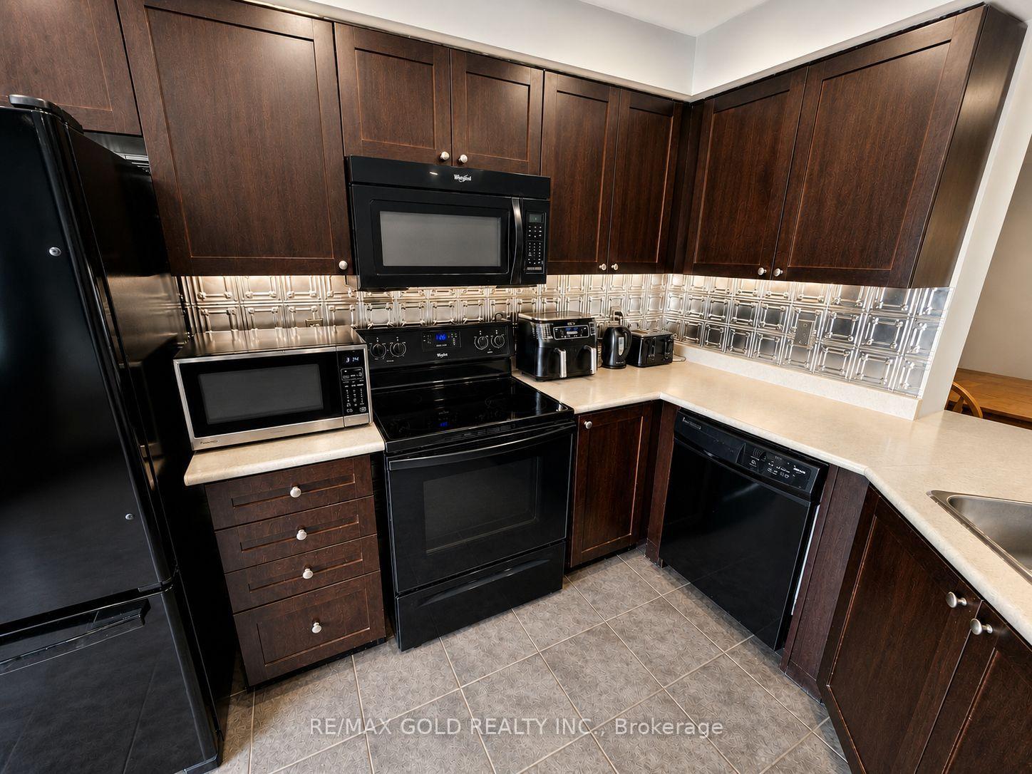 Photo 10 of 1061 Nadalin Heights, Milton, Willmott — HOMEH