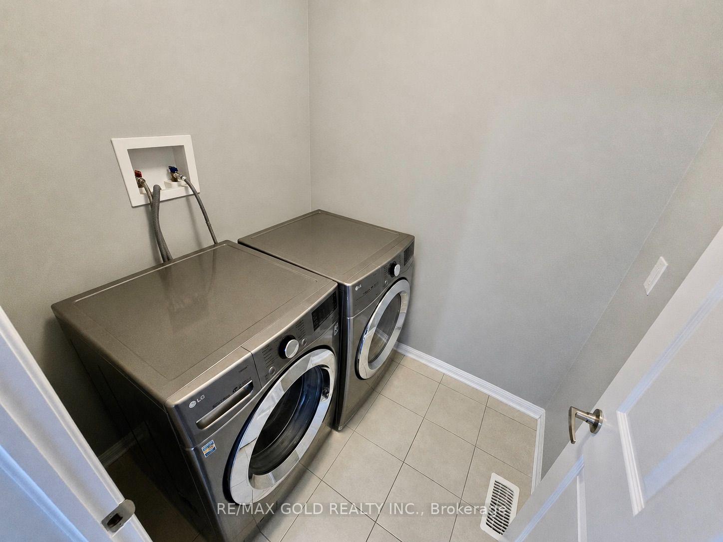 Photo 23 of 1061 Nadalin Heights, Milton, Willmott — HOMEH