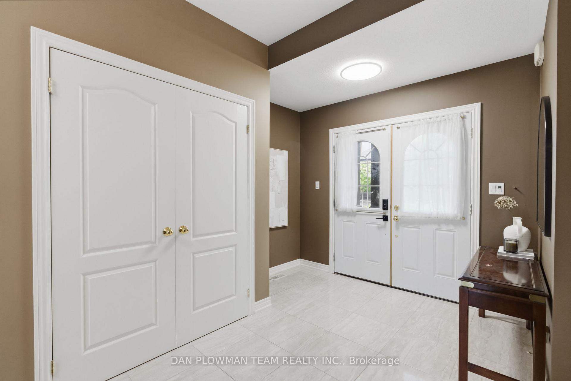 Photo 4 of 2243 Pilgrim Square, Oshawa, Windfields — HOMEH