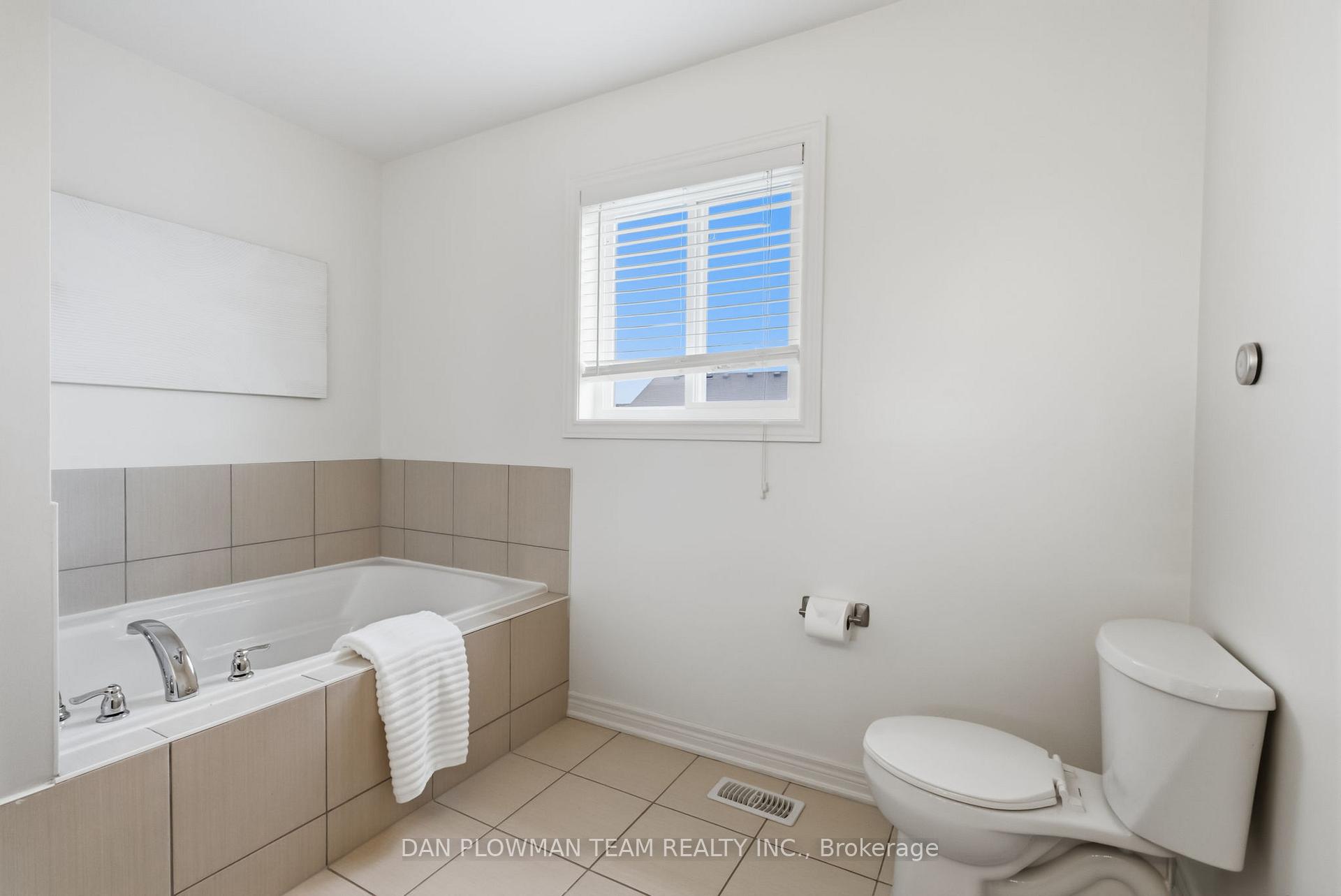 Photo 24 of 2243 Pilgrim Square, Oshawa, Windfields — HOMEH