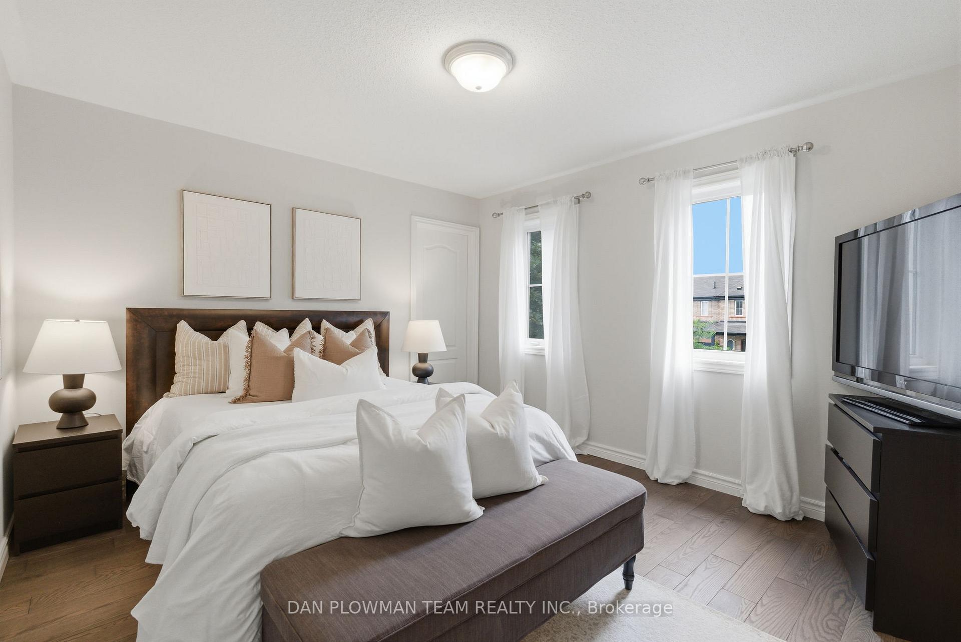 Photo 34 of 2243 Pilgrim Square, Oshawa, Windfields — HOMEH