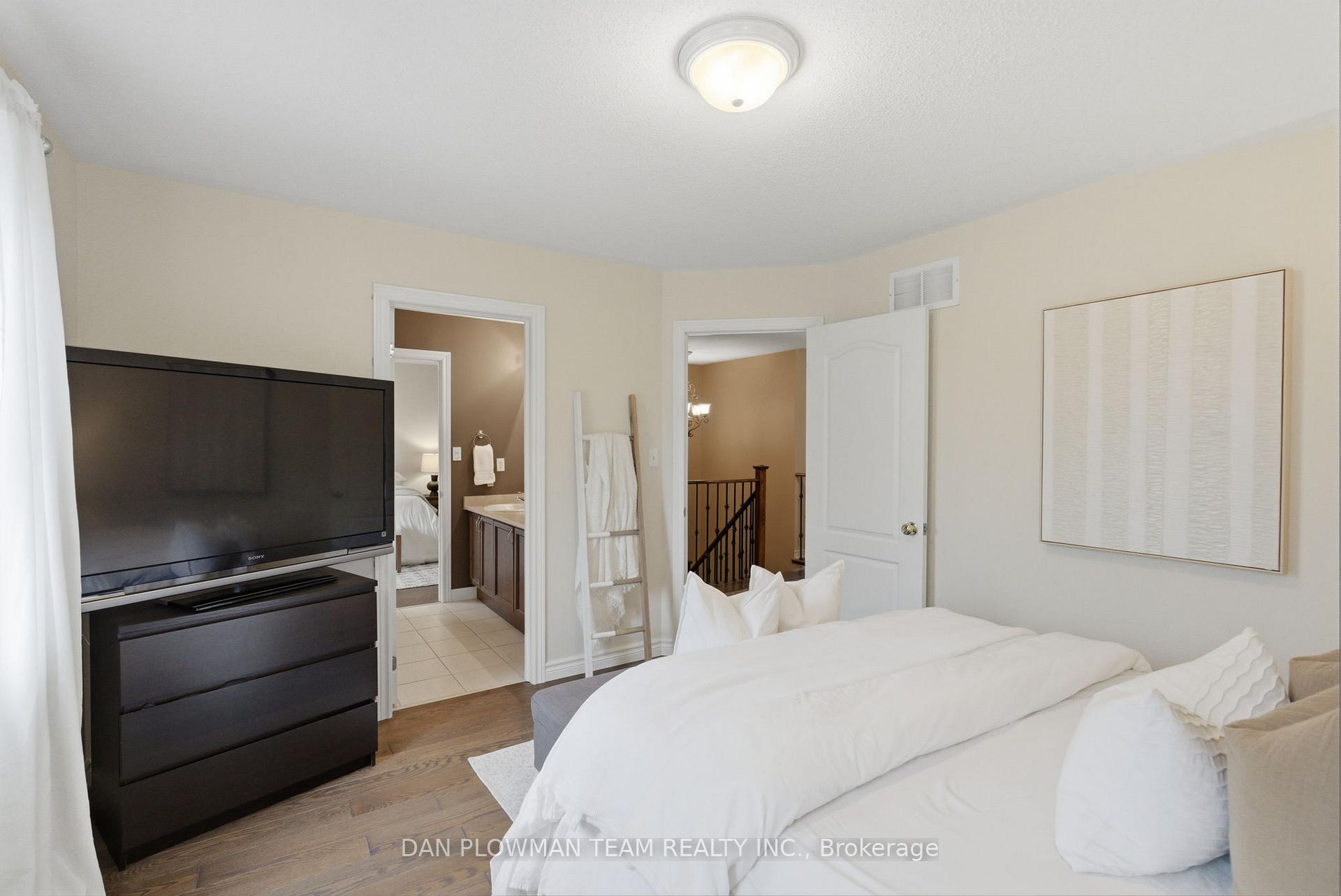 Photo 35 of 2243 Pilgrim Square, Oshawa, Windfields — HOMEH