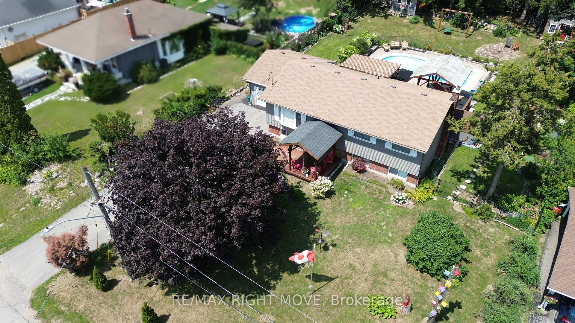Photo 2 of 424 Homewood Avenue, Orillia — HOMEH