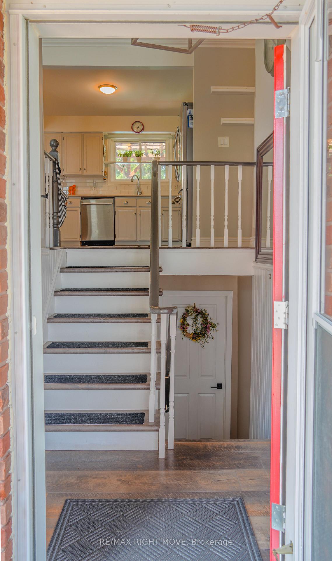 Photo 13 of 424 Homewood Avenue, Orillia — HOMEH
