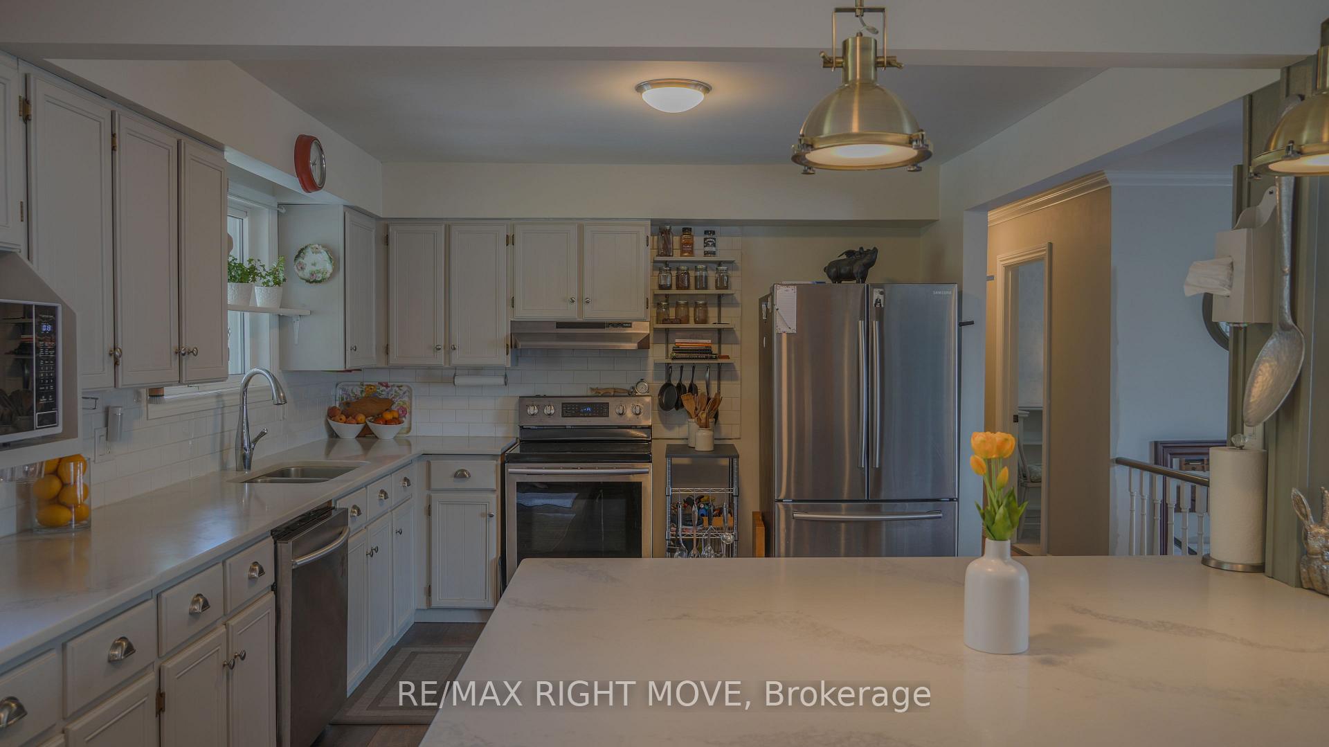 Photo 16 of 424 Homewood Avenue, Orillia — HOMEH