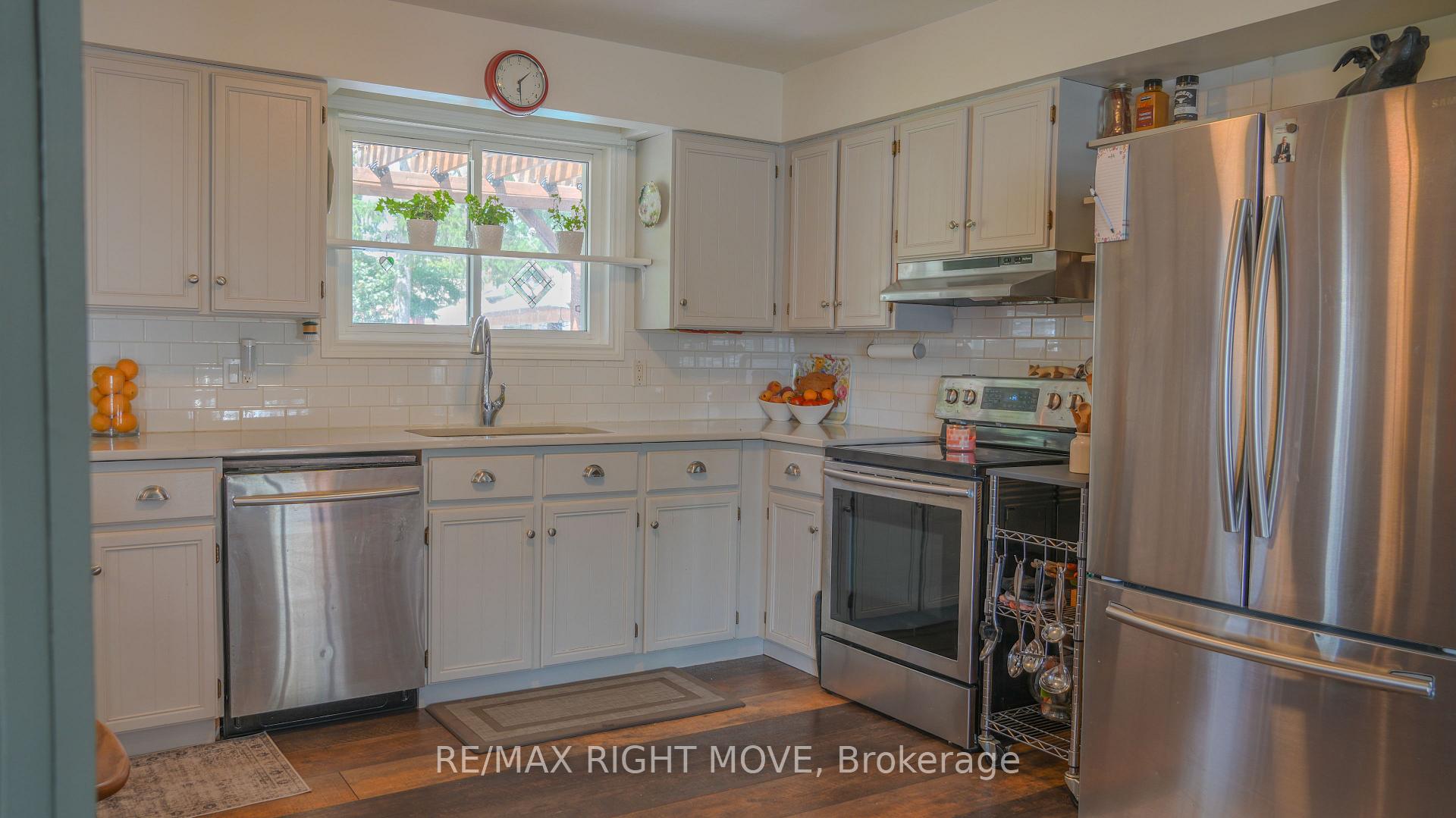 Photo 17 of 424 Homewood Avenue, Orillia — HOMEH