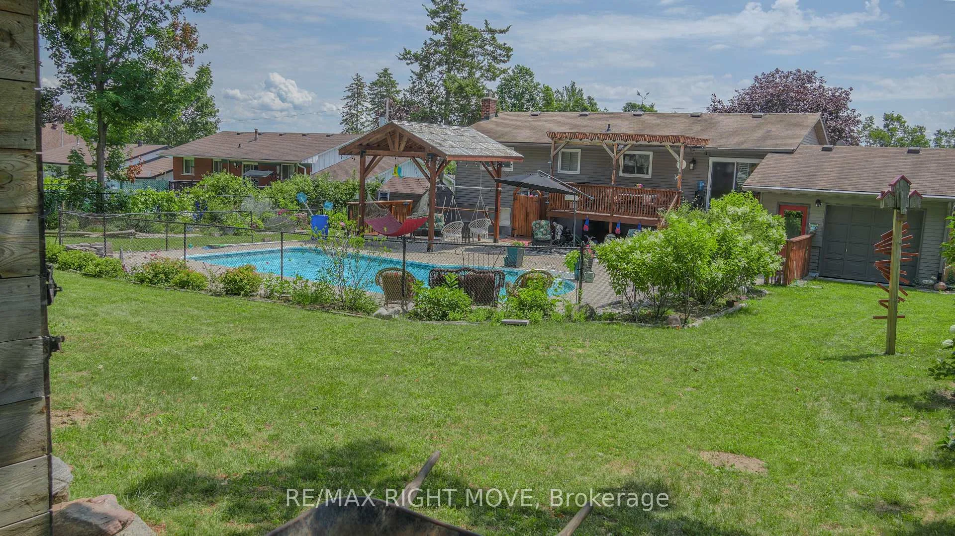 Photo 10 of 424 Homewood Avenue, Orillia — HOMEH