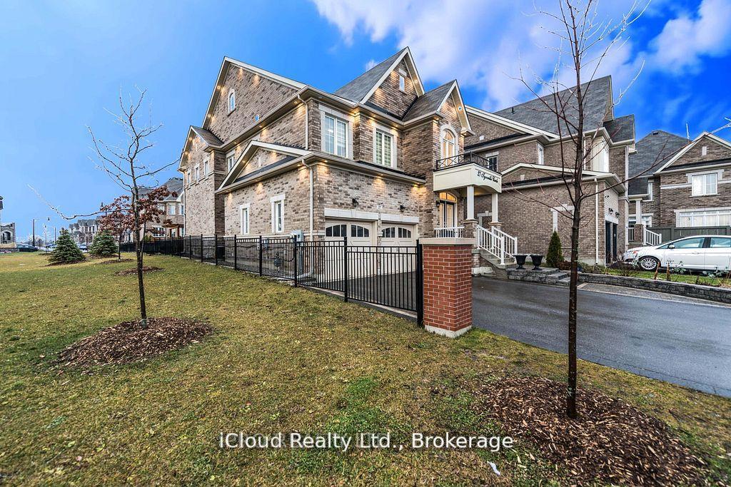 Photo 2 of 27 Tysonville Circle, Brampton, Northwest Brampton — HOMEH