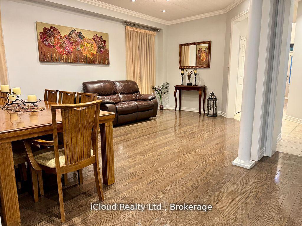 Photo 8 of 27 Tysonville Circle, Brampton, Northwest Brampton — HOMEH