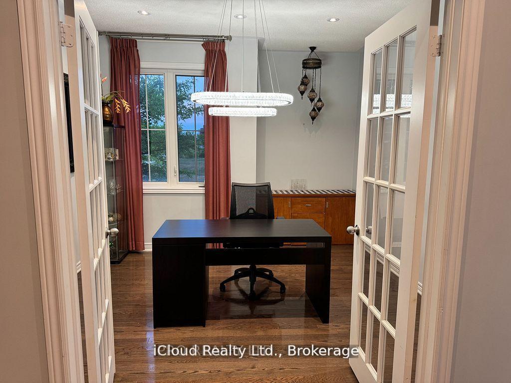 Photo 11 of 27 Tysonville Circle, Brampton, Northwest Brampton — HOMEH