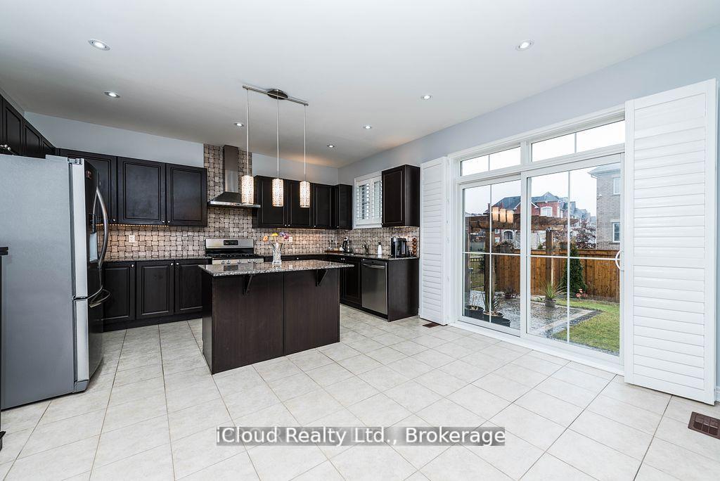 Photo 14 of 27 Tysonville Circle, Brampton, Northwest Brampton — HOMEH